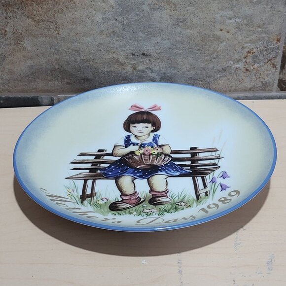 Vintage Schmid Hummel Mother's Day 1989 Pretty As A Picture Decorative Wall Hang - Picture 12 of 12